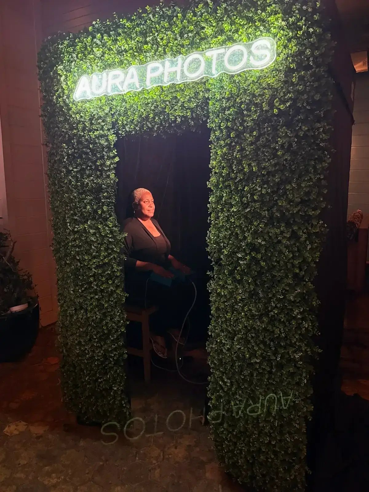 How does a mobile aura photo booth work at Long Beach events?