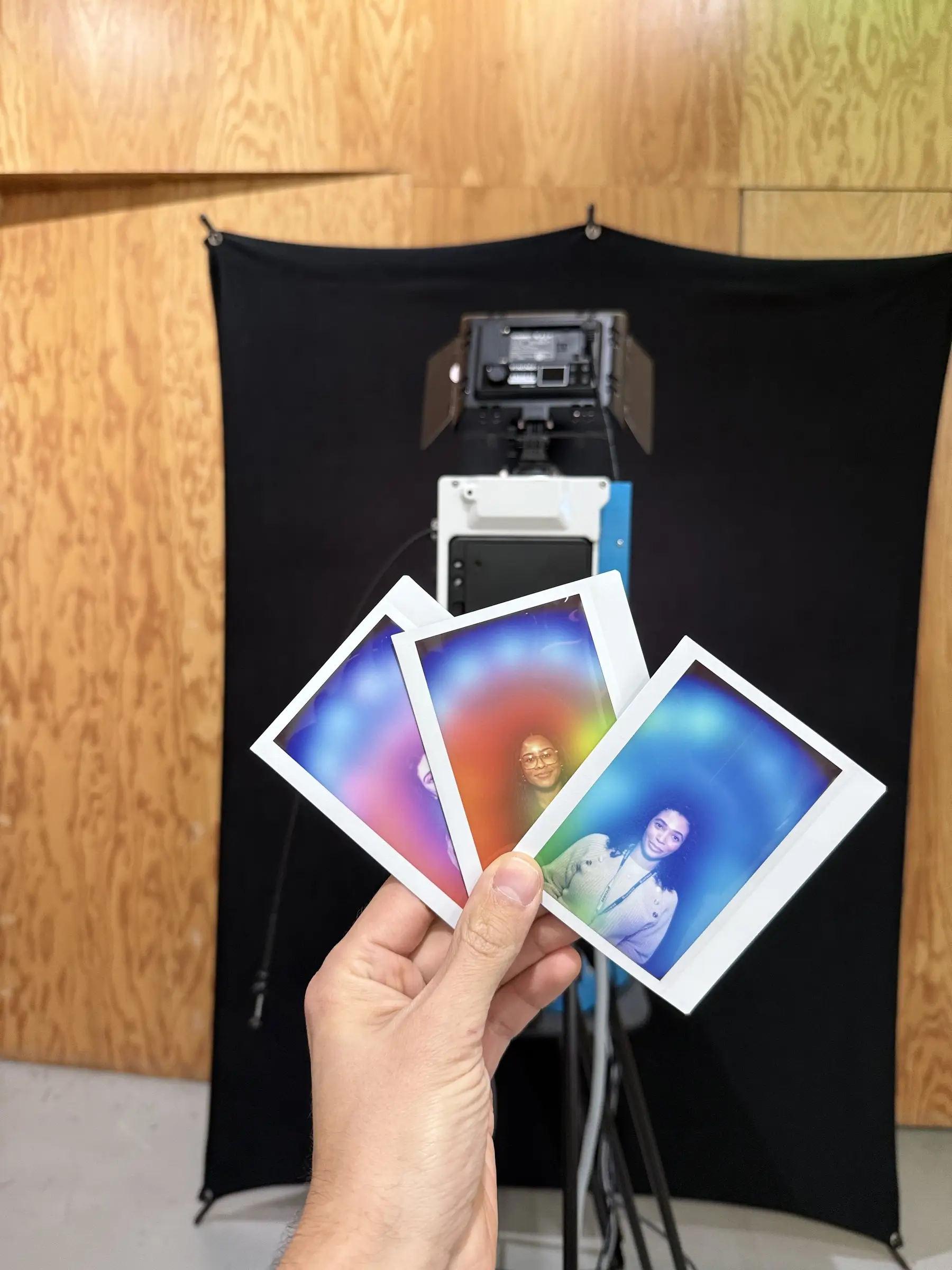 How does a mobile aura photo booth work at Orlando events?
